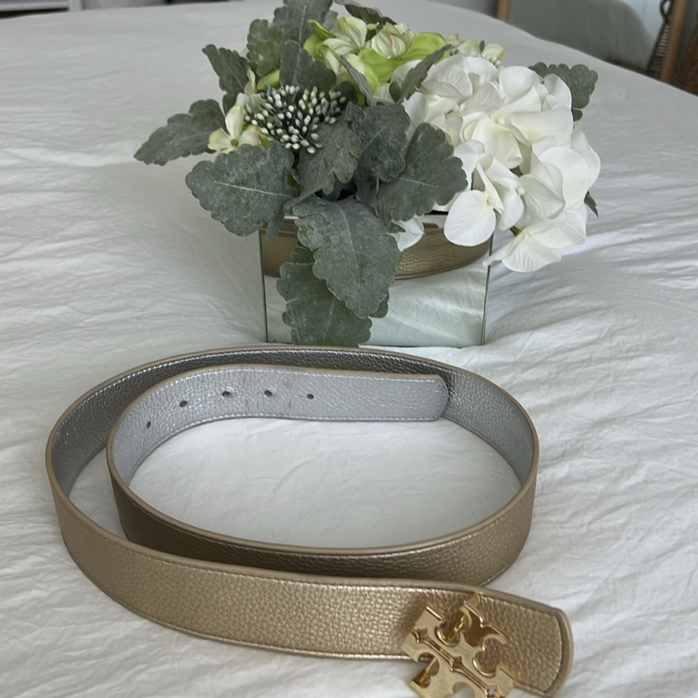 Tory Burch Silver Logo Buckle Reversible Belt - Picture 3 of 12